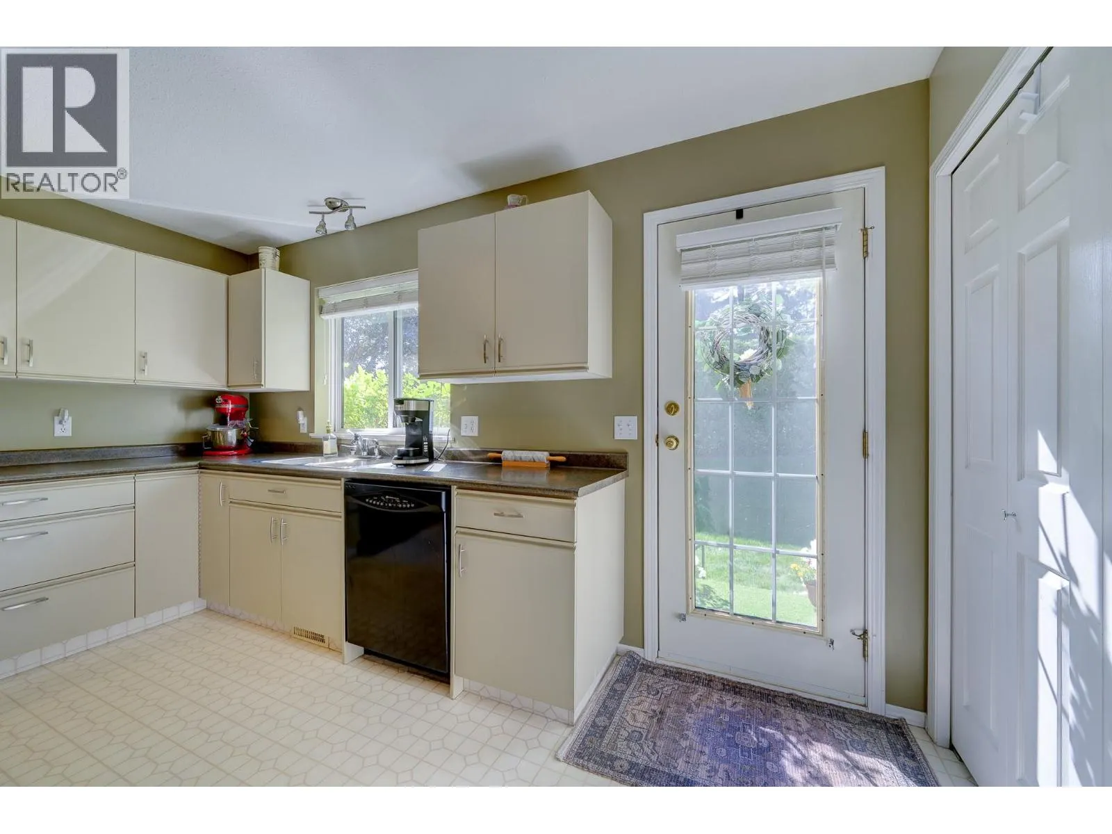 2084 ROBSON Place Unit# 7