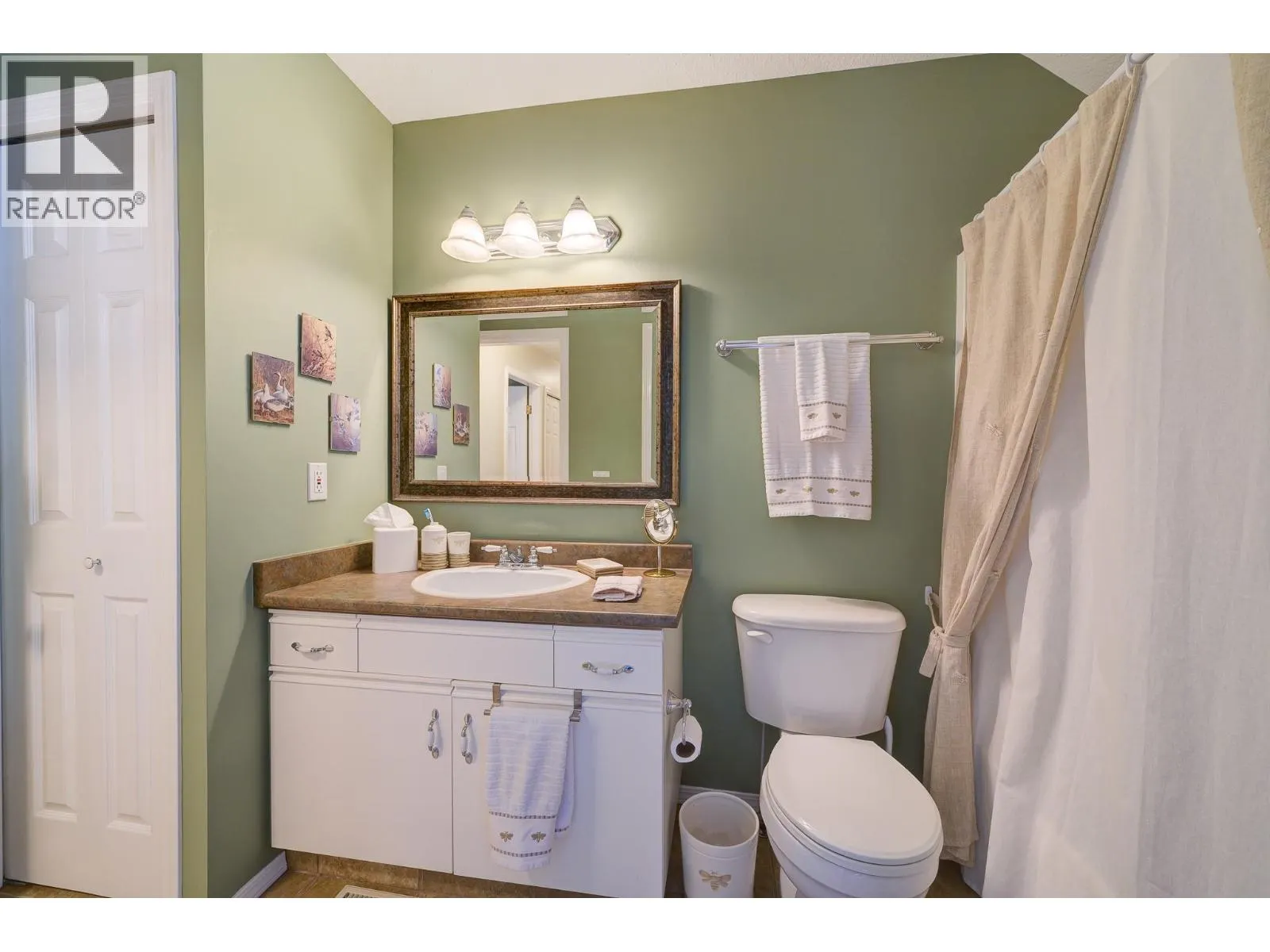 2084 ROBSON Place Unit# 7