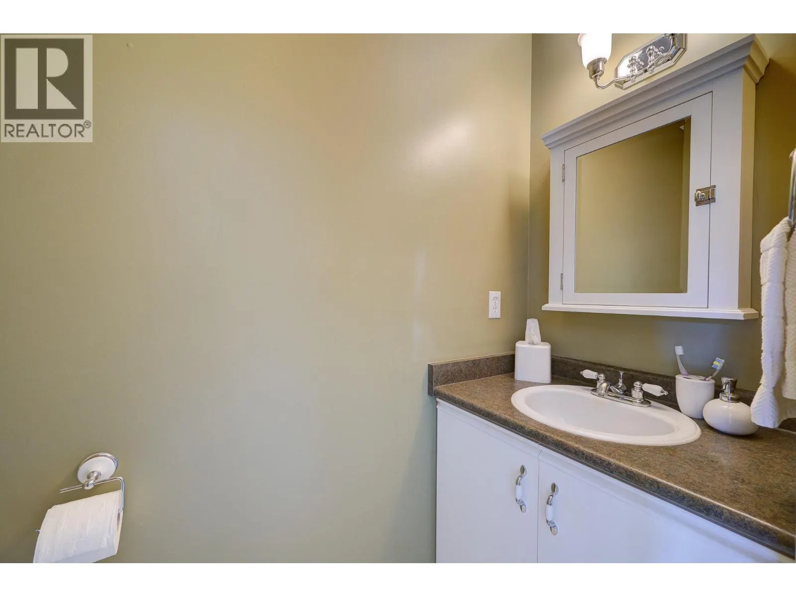2084 ROBSON Place Unit# 7