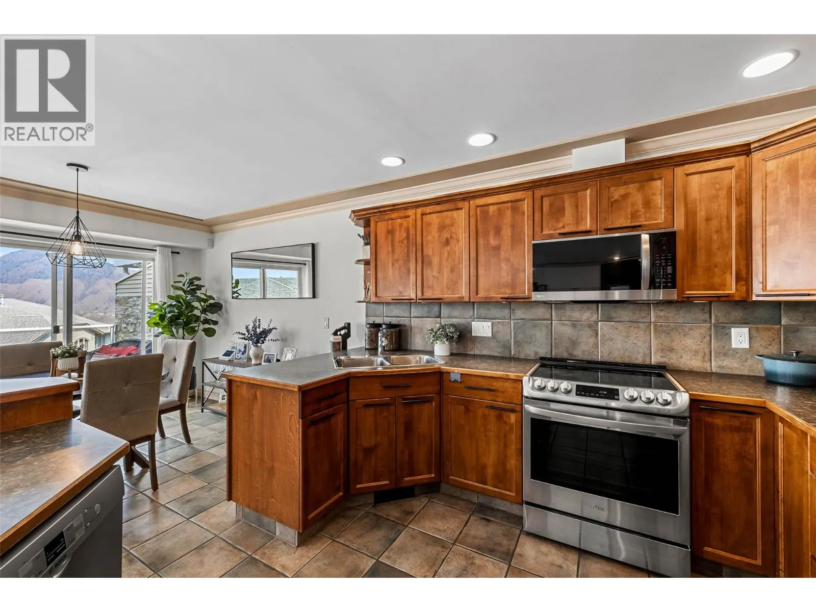 2210 QU'APPELLE Boulevard Unit# 23