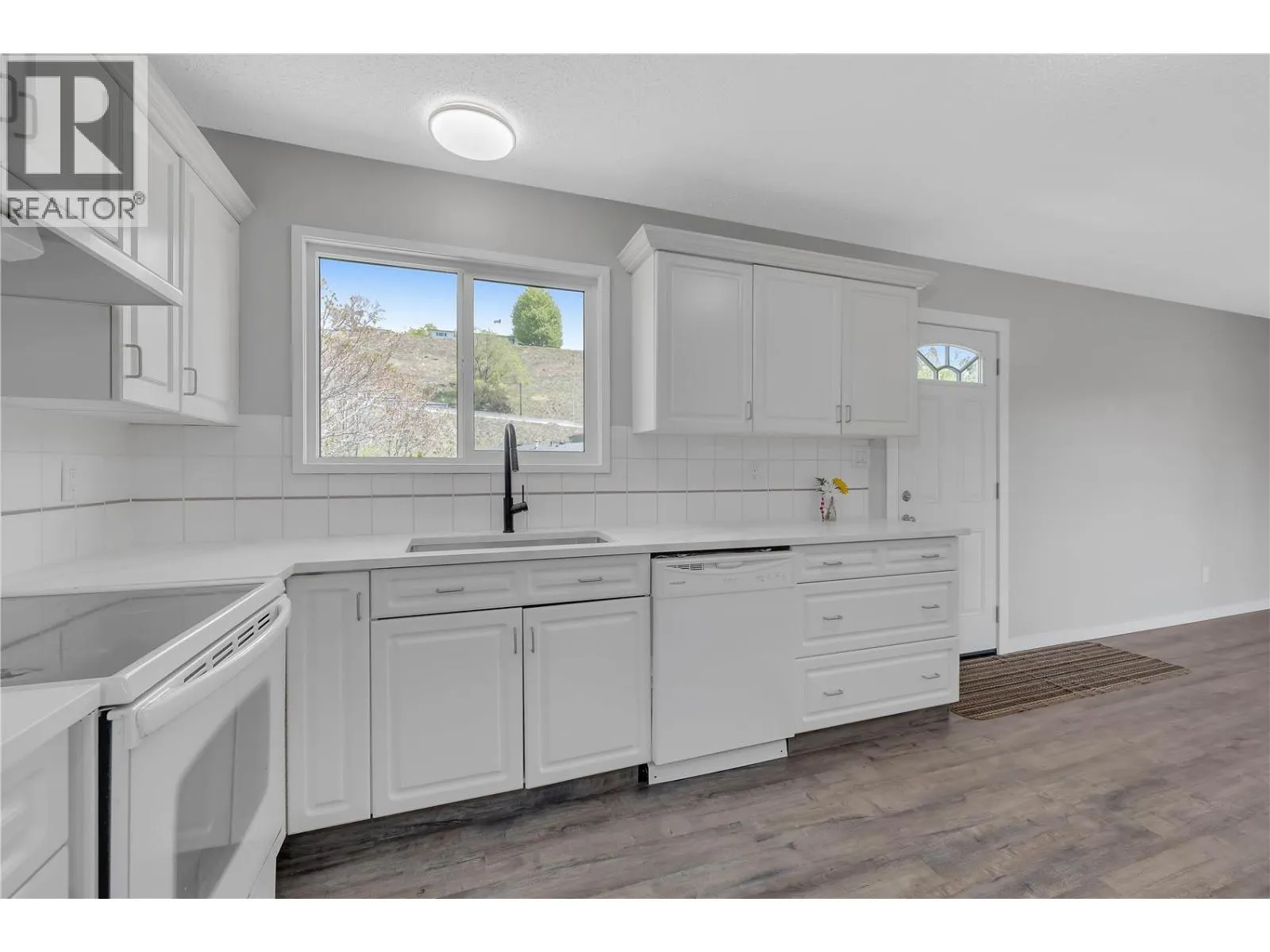 1075 Cactus Road