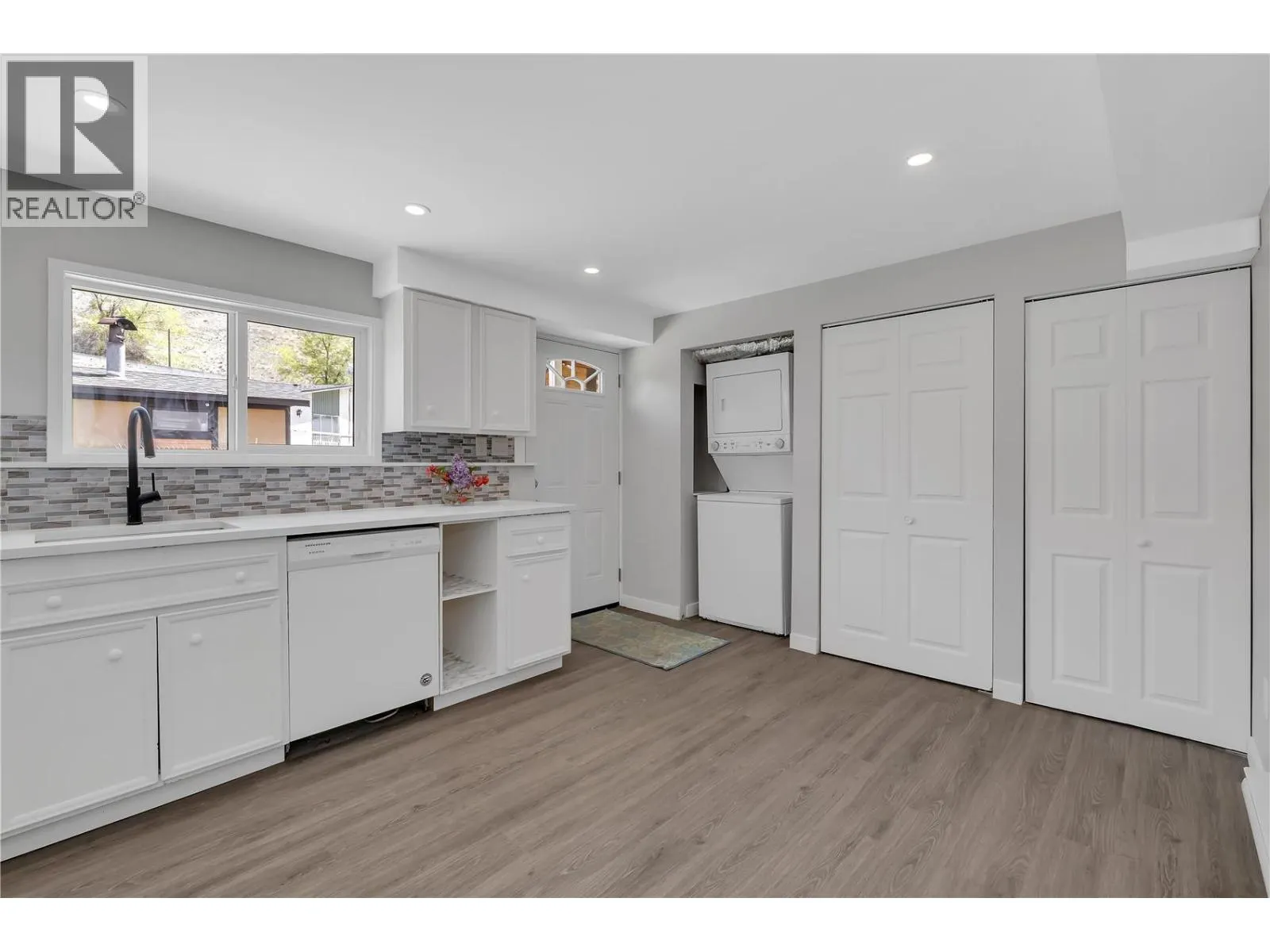 1075 Cactus Road