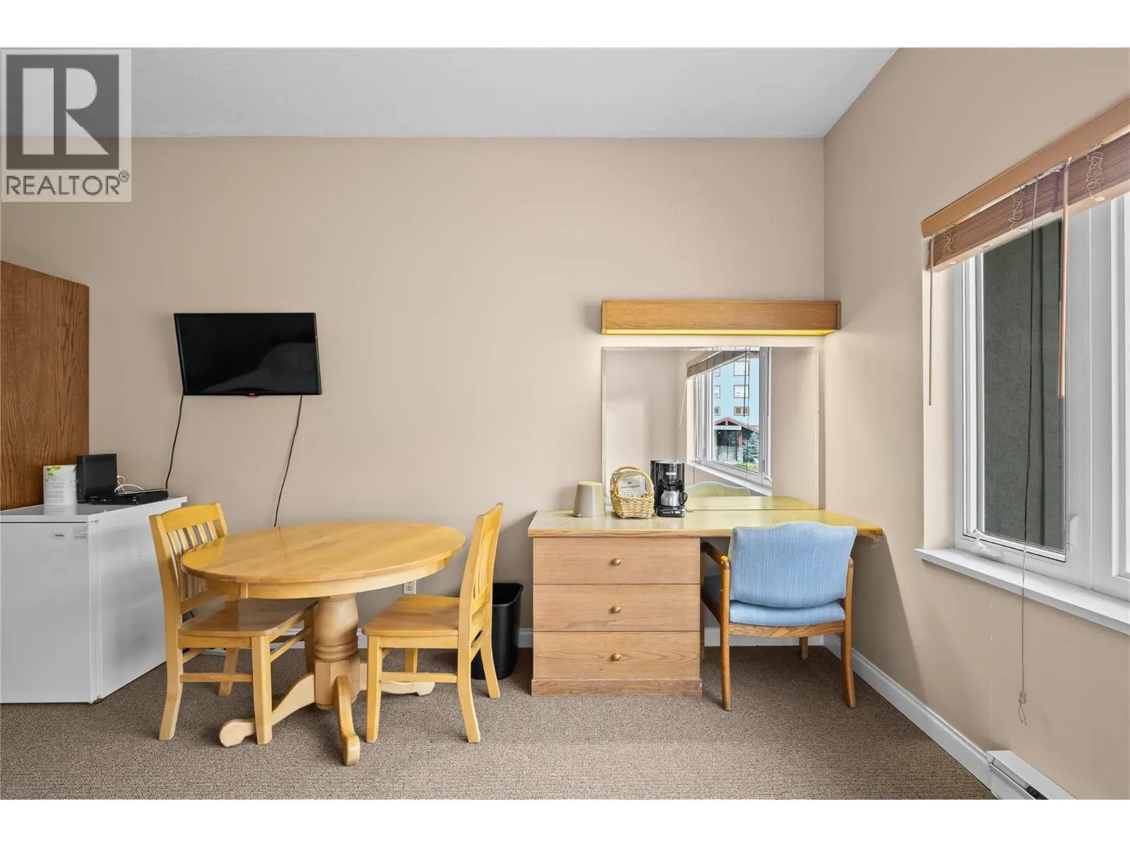 5275 Big White Road Unit# 301