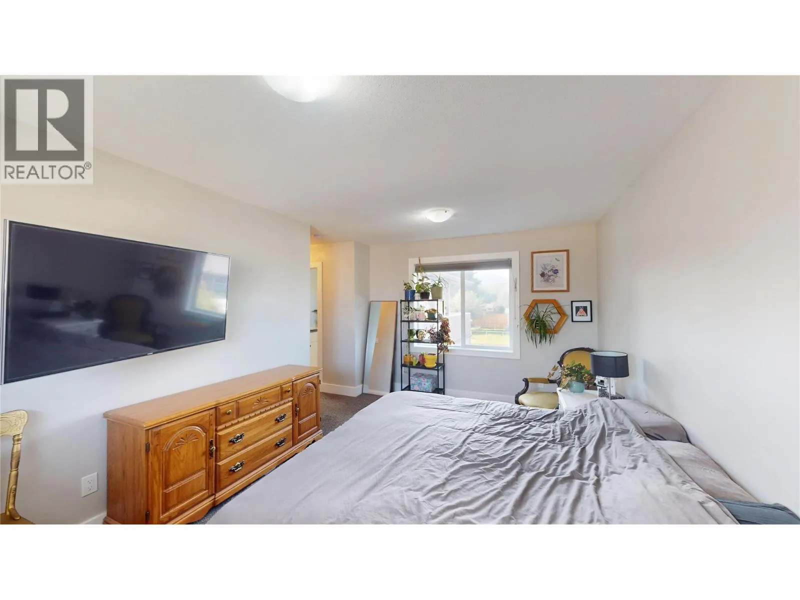 1605 4th Street N