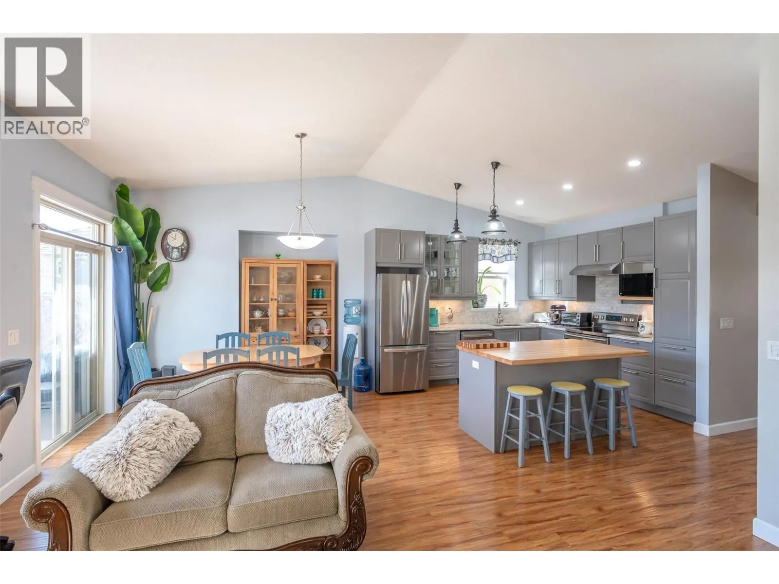 6865 Mountainview Drive