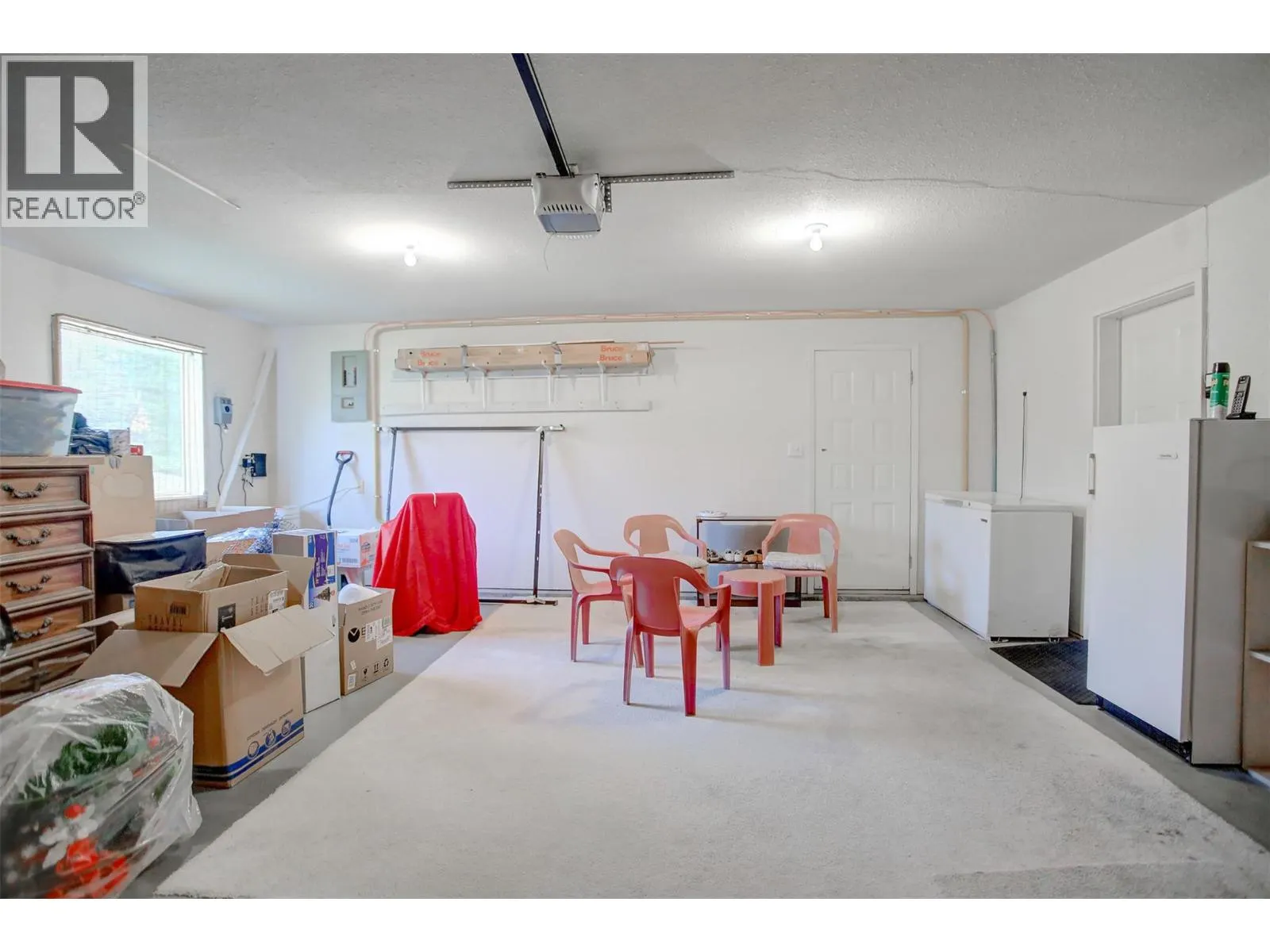 3897 Desert Pines Avenue