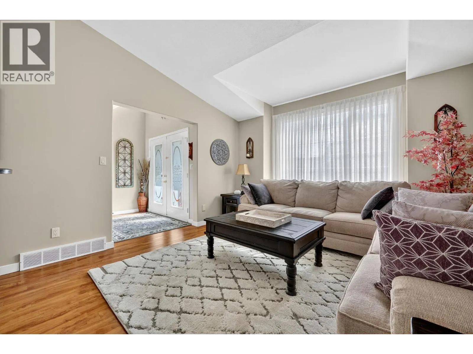1861 Glenhaven Crescent