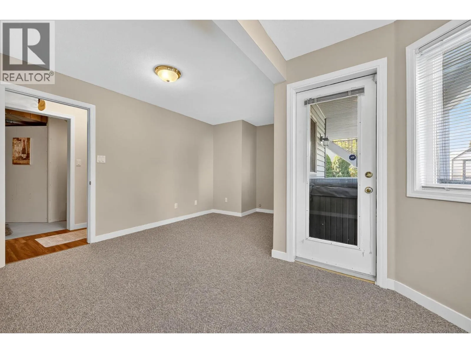 1861 Glenhaven Crescent