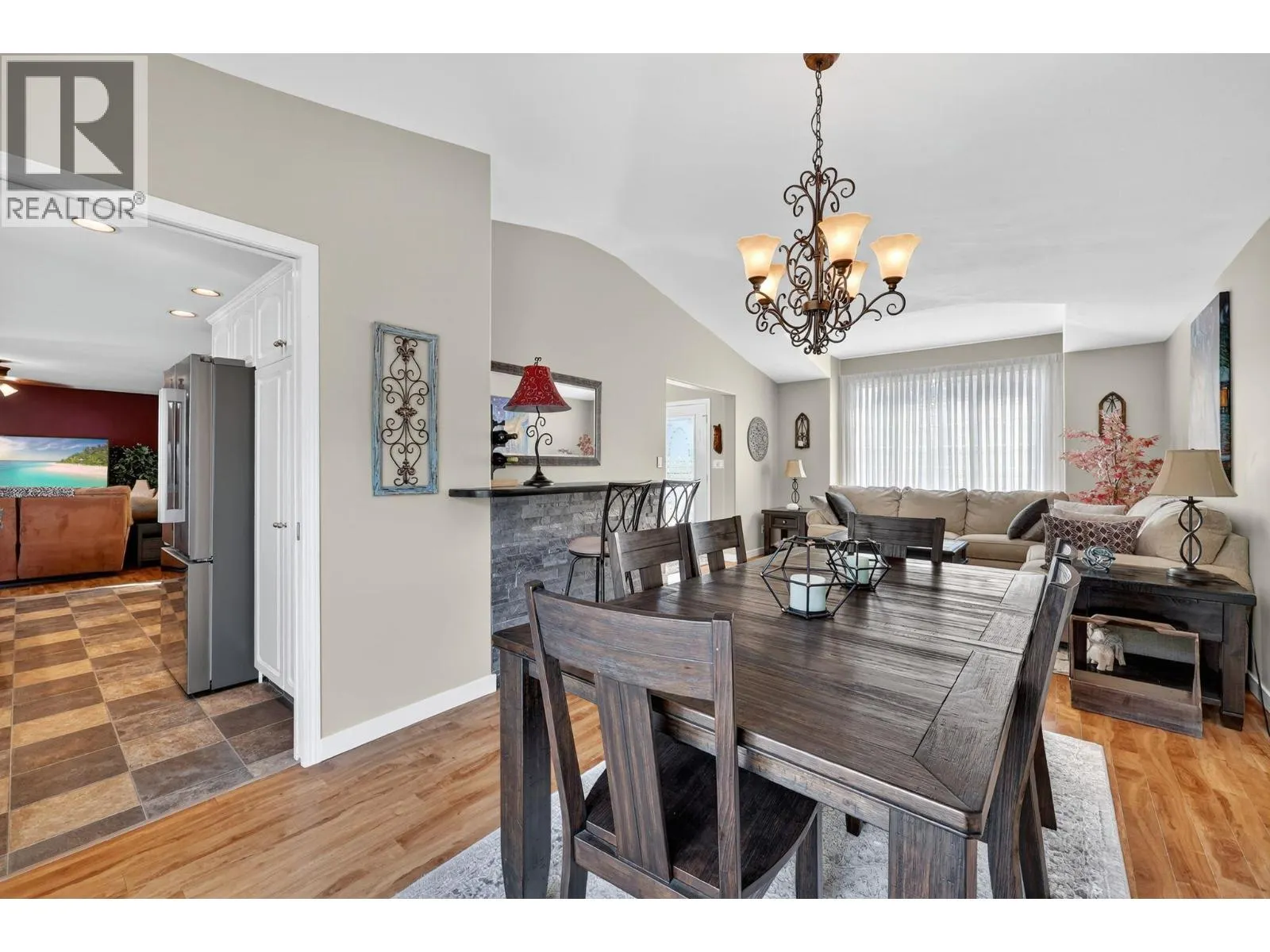 1861 Glenhaven Crescent