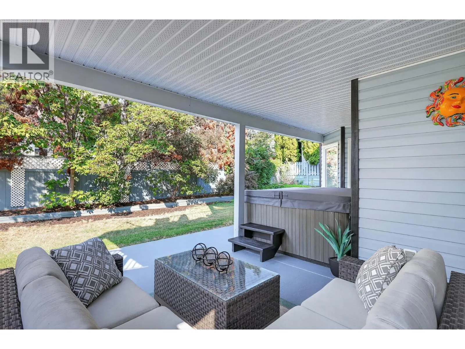 1861 Glenhaven Crescent
