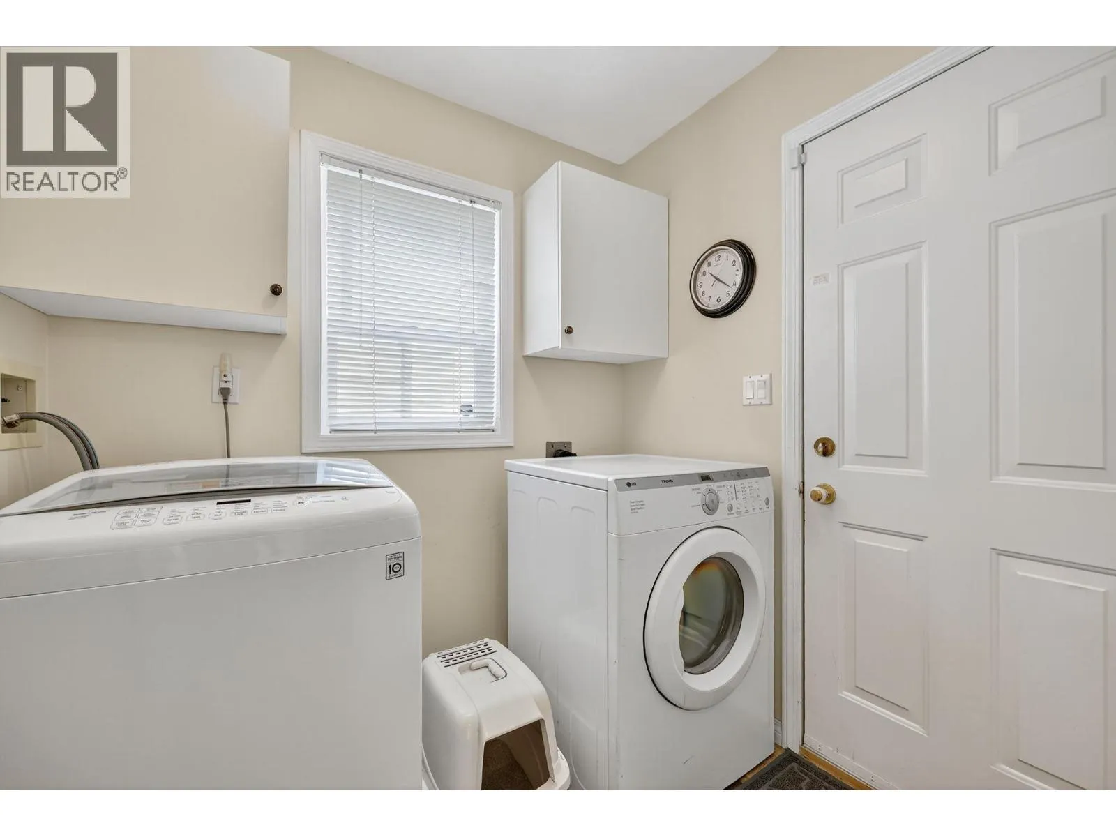 1861 Glenhaven Crescent