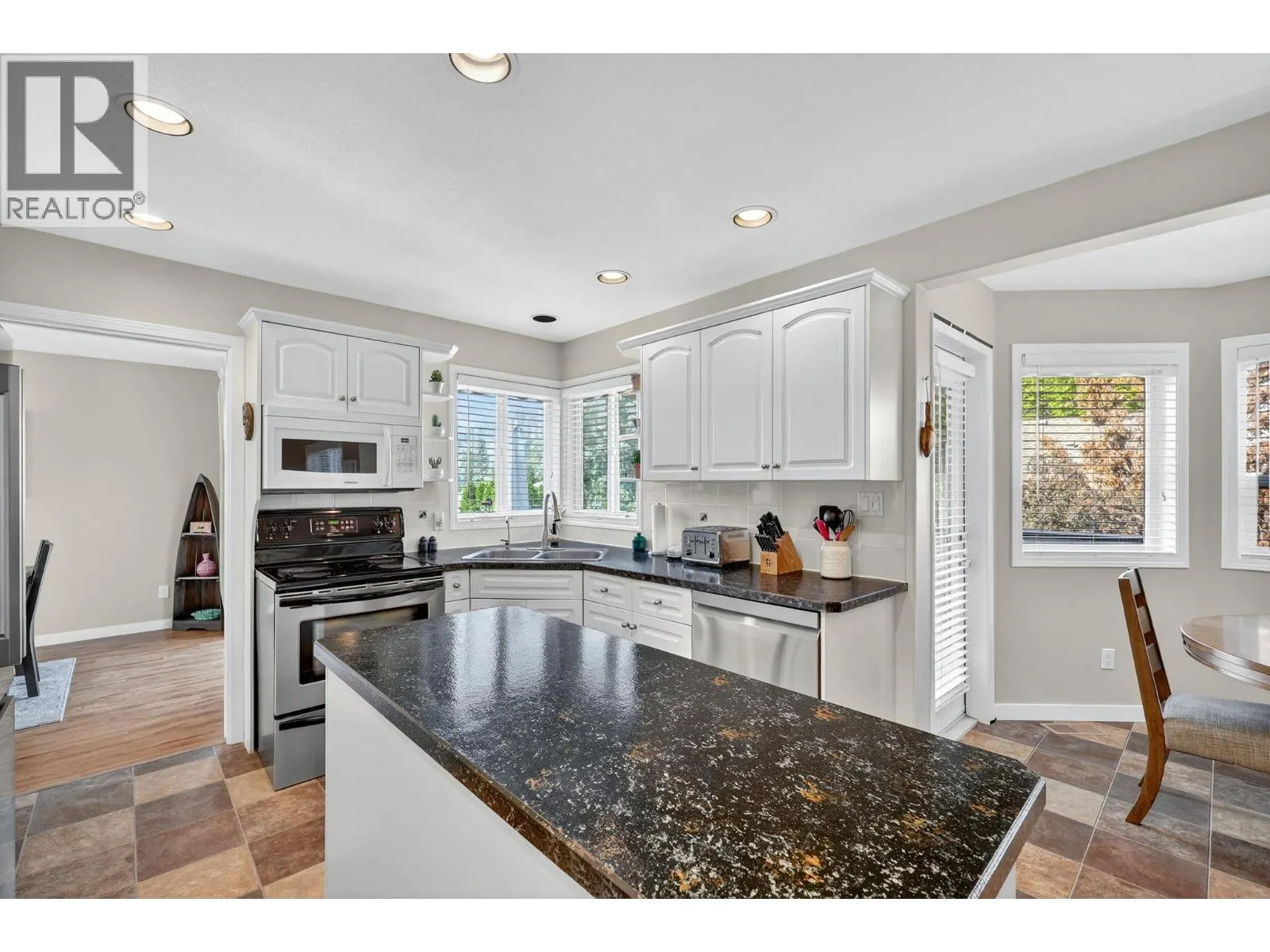 1861 Glenhaven Crescent