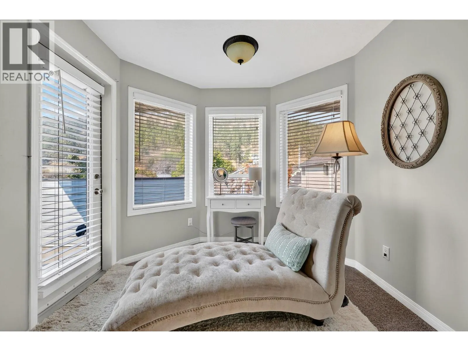 1861 Glenhaven Crescent
