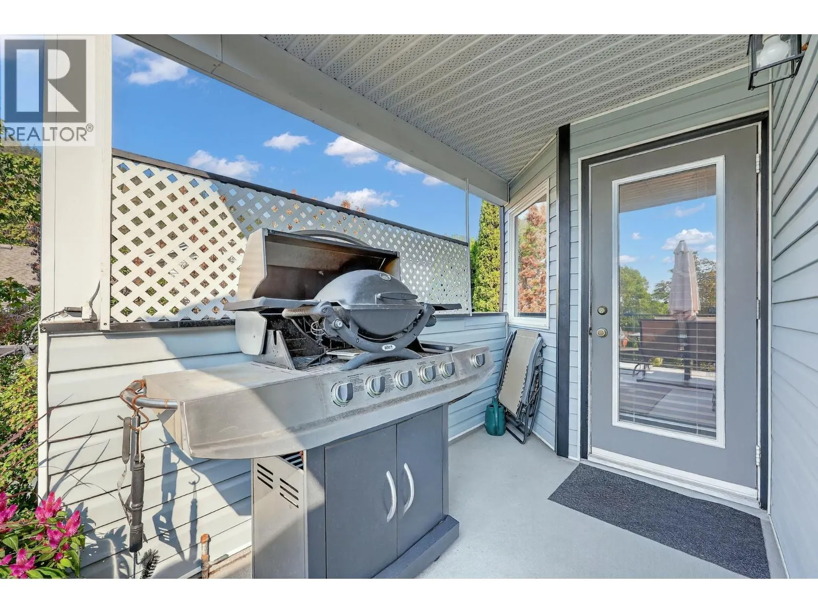 1861 Glenhaven Crescent