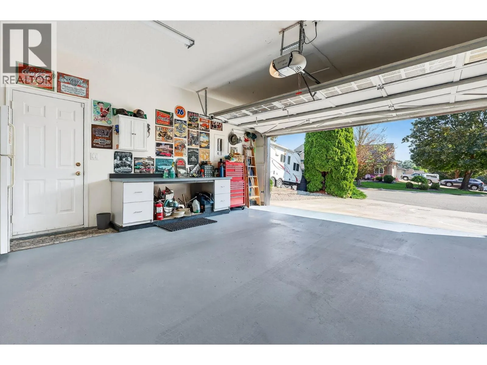 1861 Glenhaven Crescent