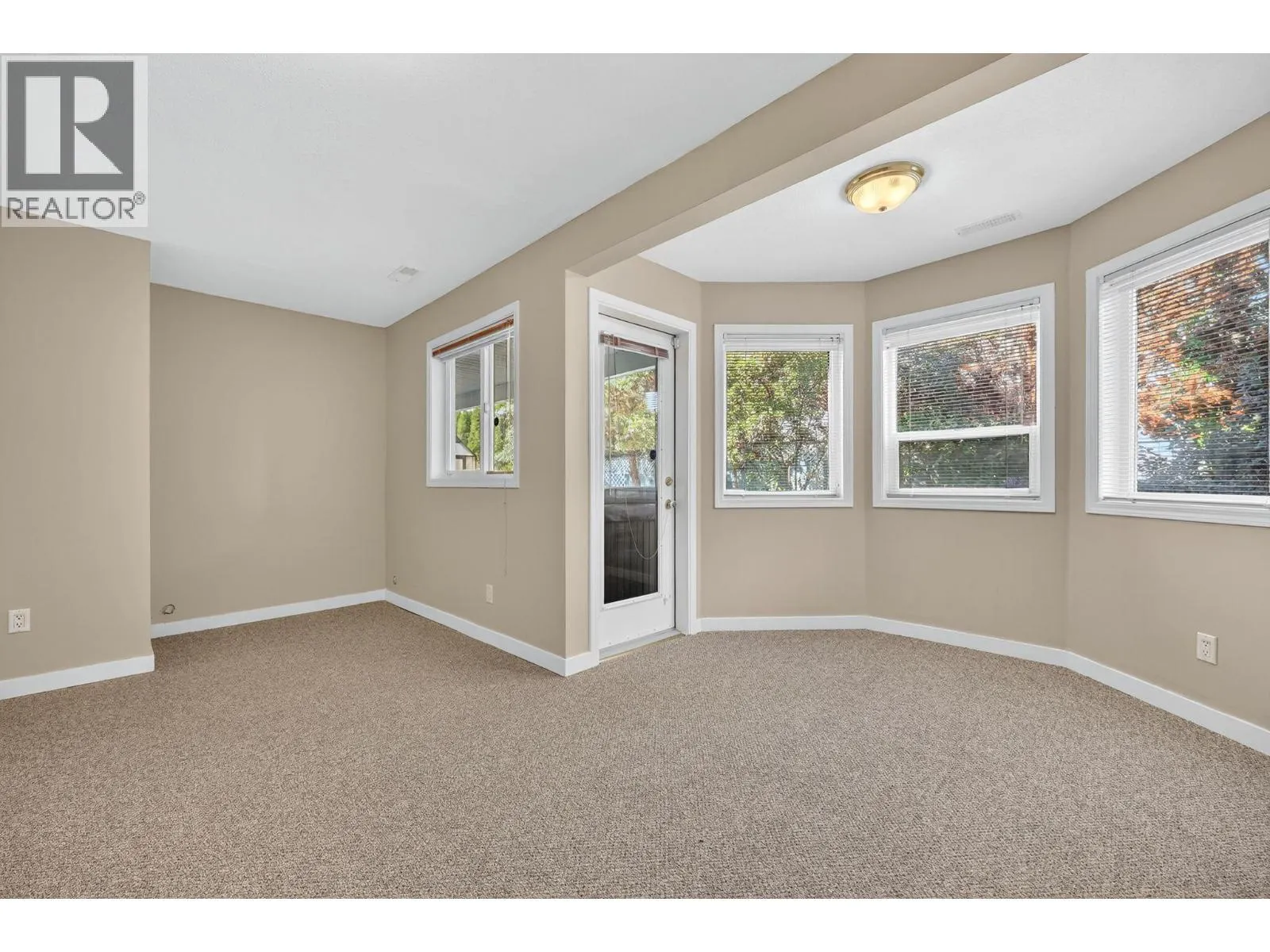 1861 Glenhaven Crescent