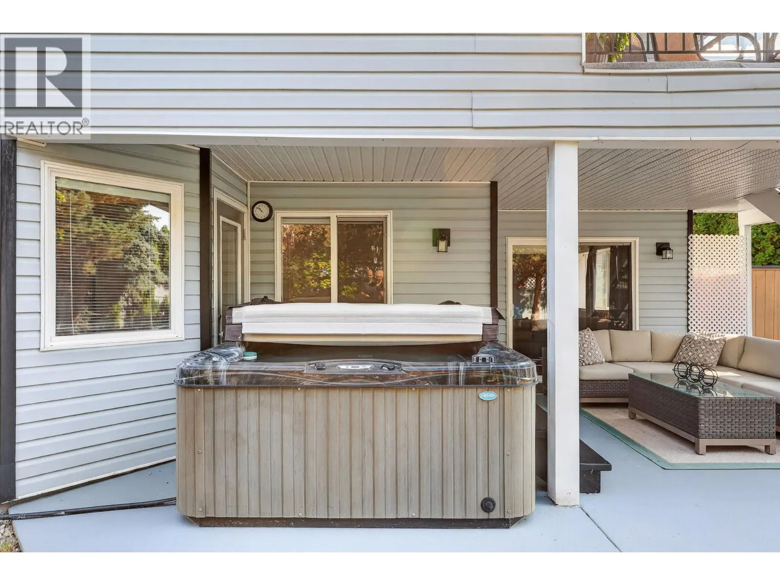 1861 Glenhaven Crescent
