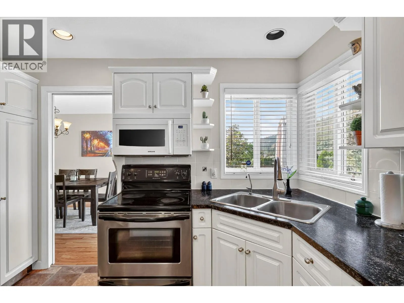 1861 Glenhaven Crescent