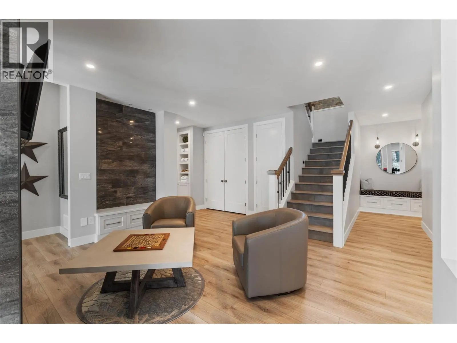 608 Mt Ida Crescent