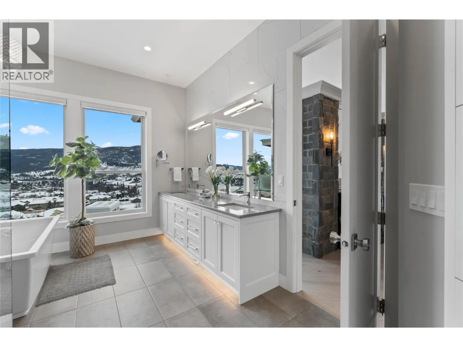 608 Mt Ida Crescent