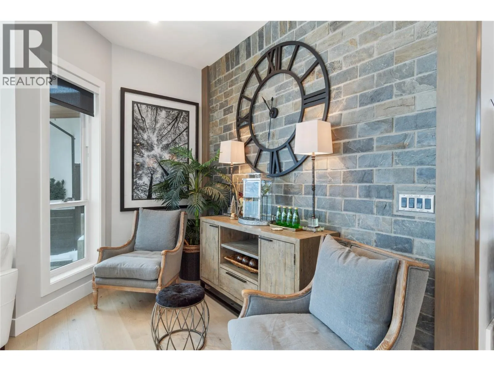 608 Mt Ida Crescent