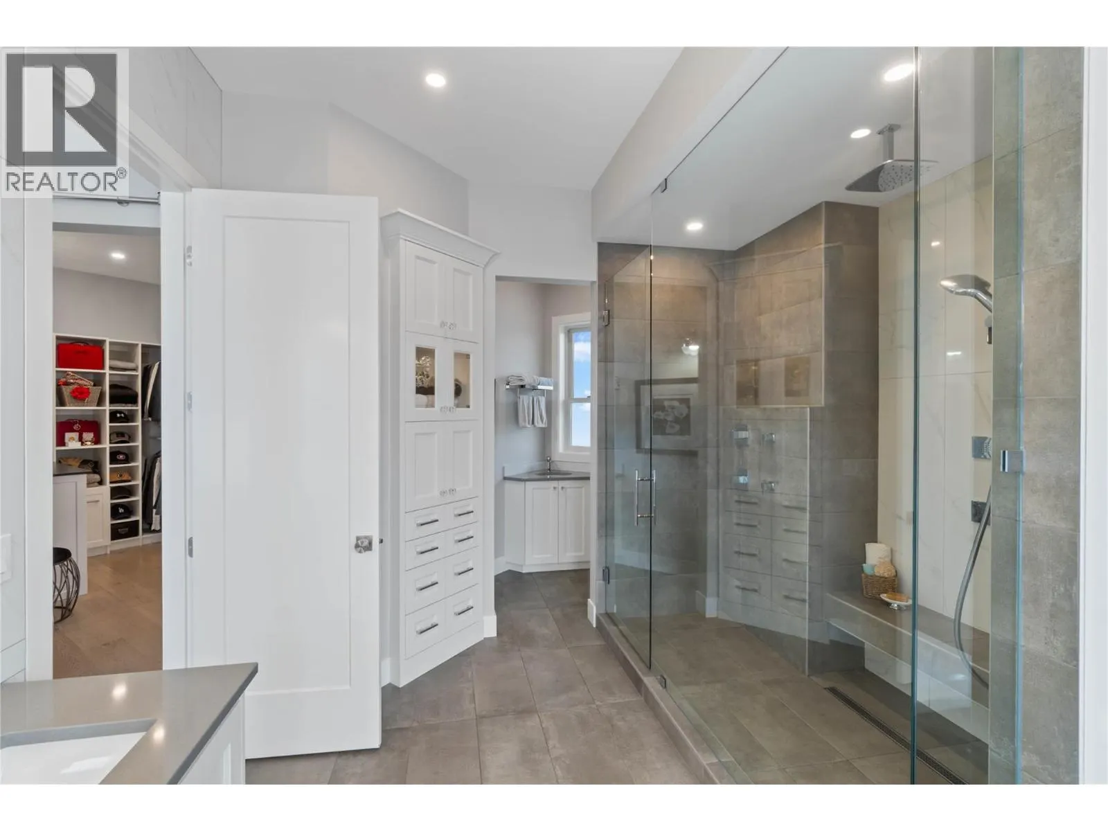 608 Mt Ida Crescent