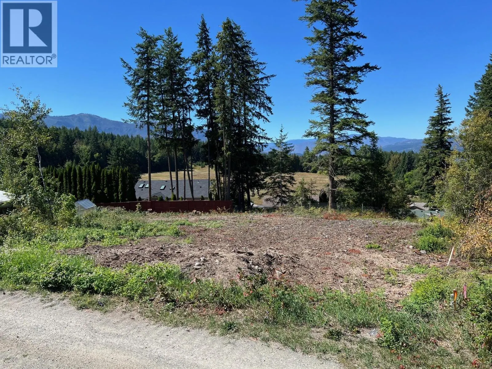 2221 Lakeview Drive