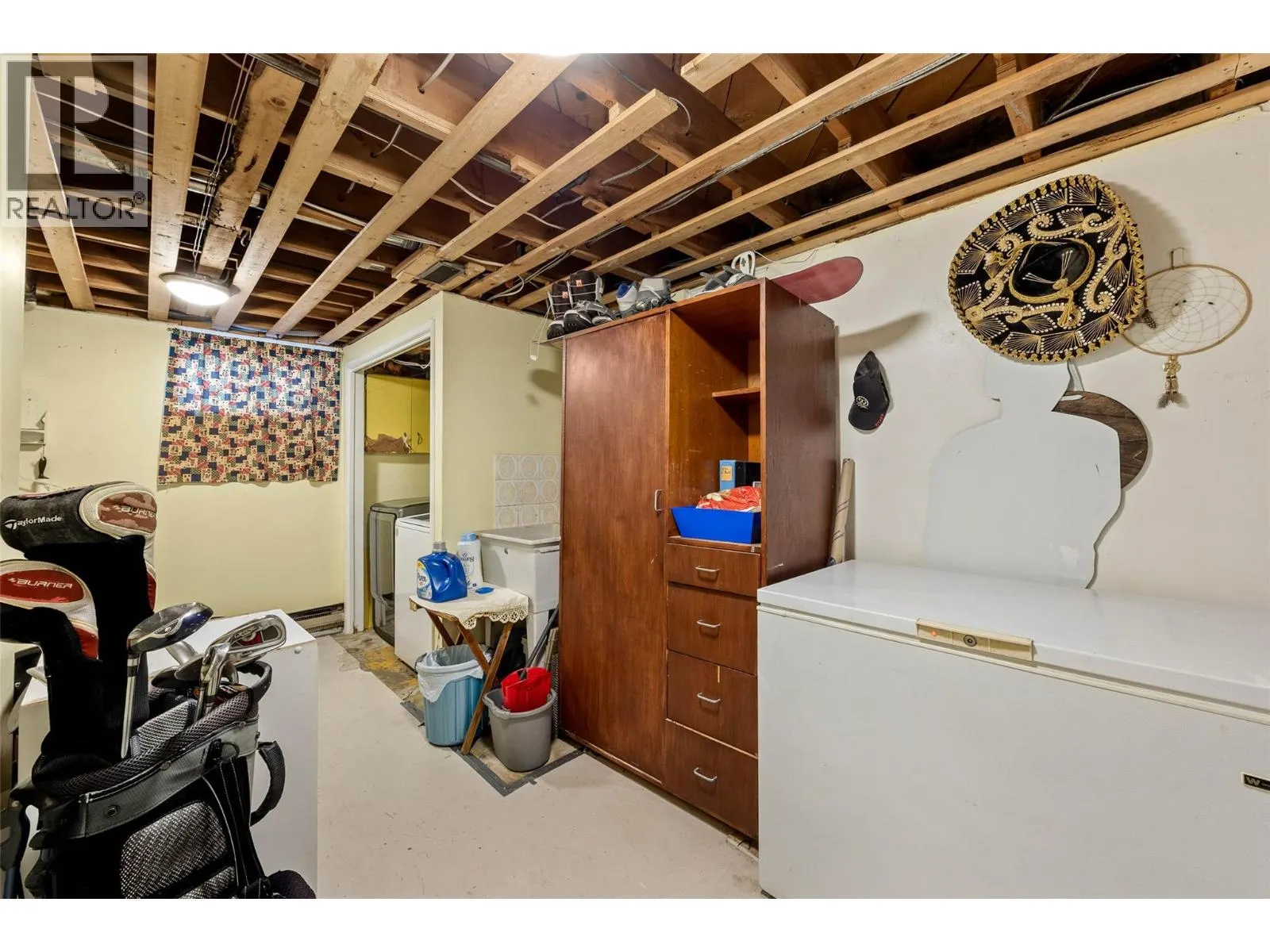 945 RENFREW Avenue