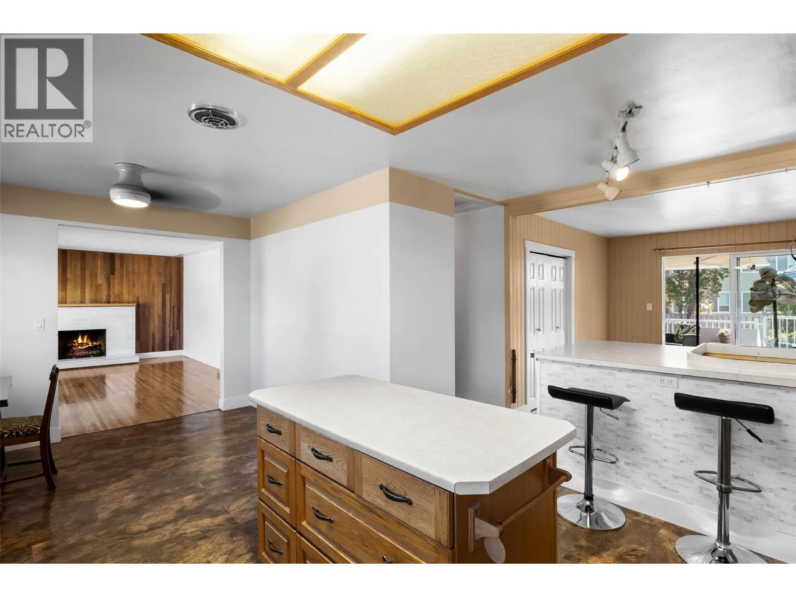 945 RENFREW Avenue