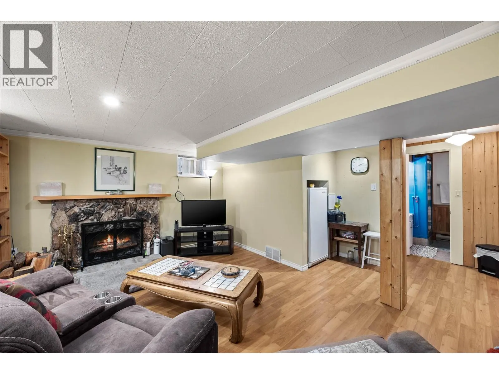 945 RENFREW Avenue