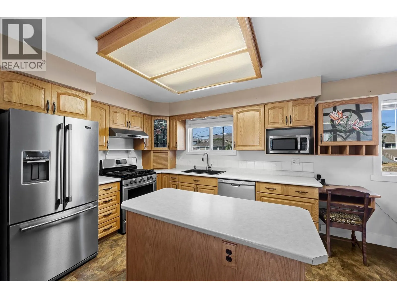 945 RENFREW Avenue
