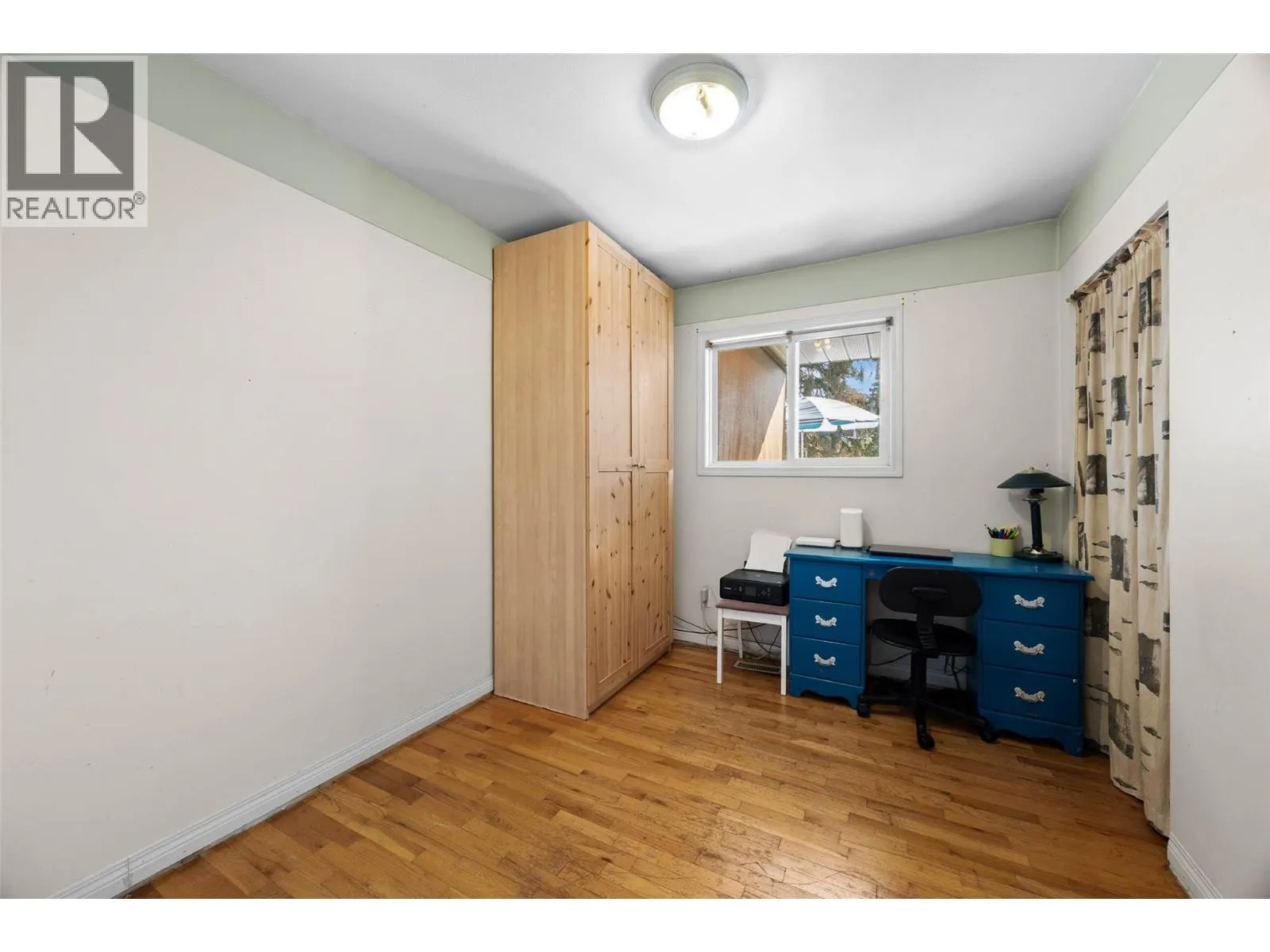 945 RENFREW Avenue