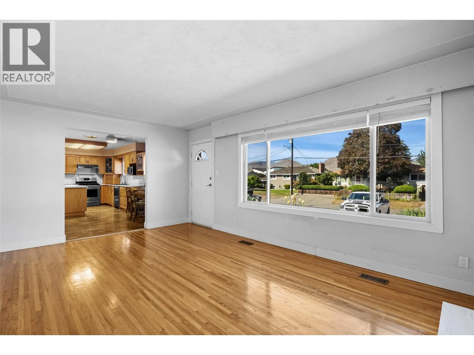 945 RENFREW Avenue