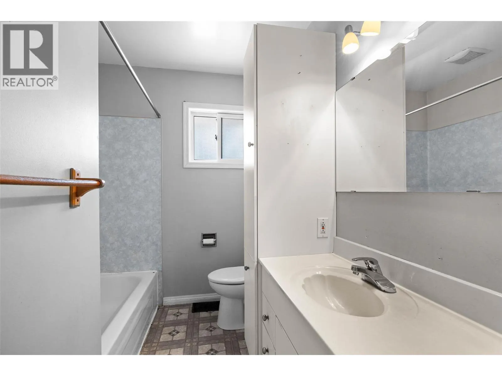 945 RENFREW Avenue