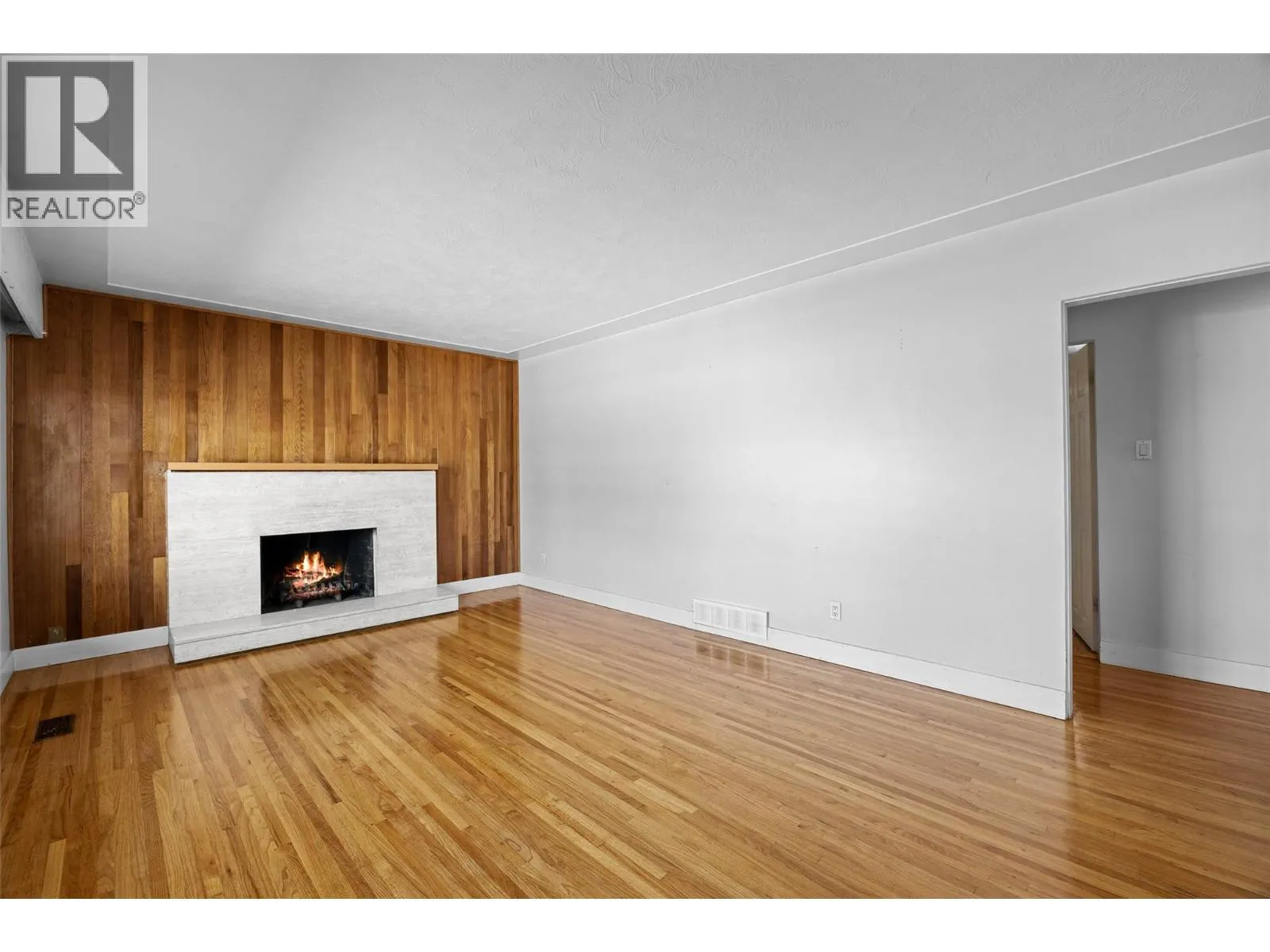 945 RENFREW Avenue