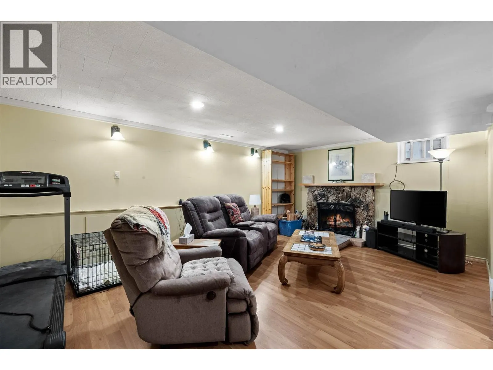 945 RENFREW Avenue