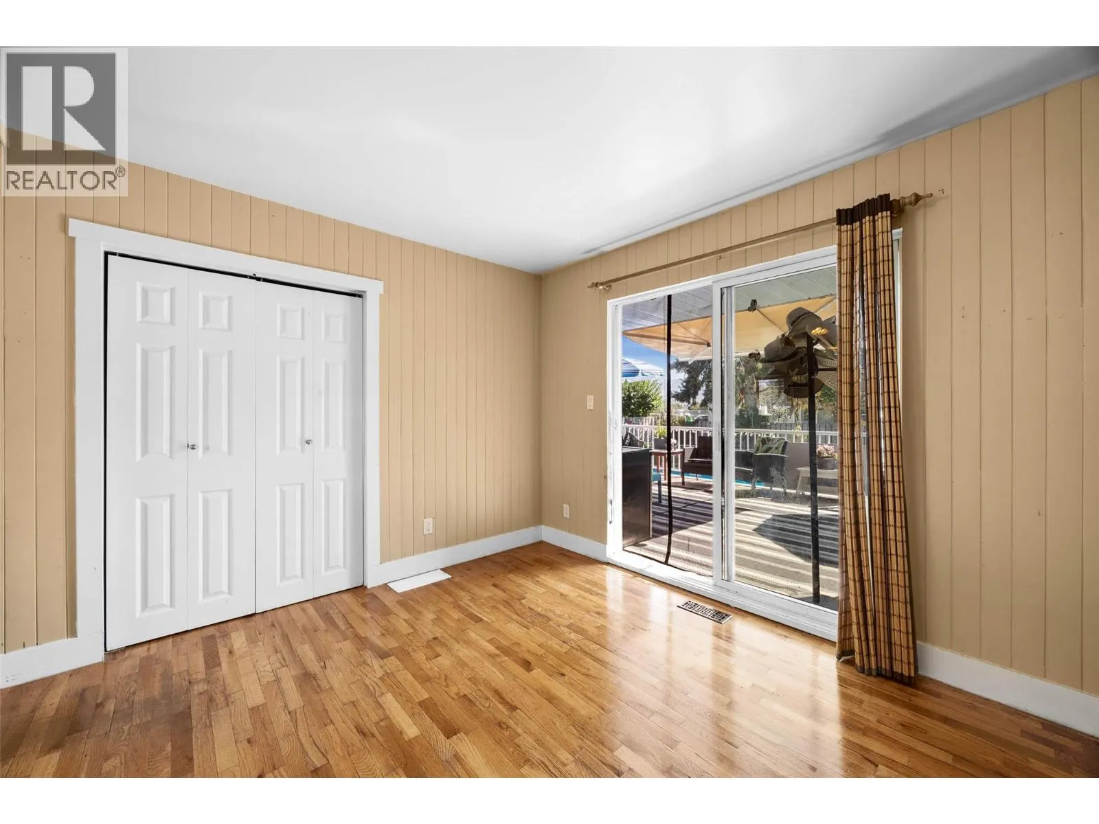 945 RENFREW Avenue