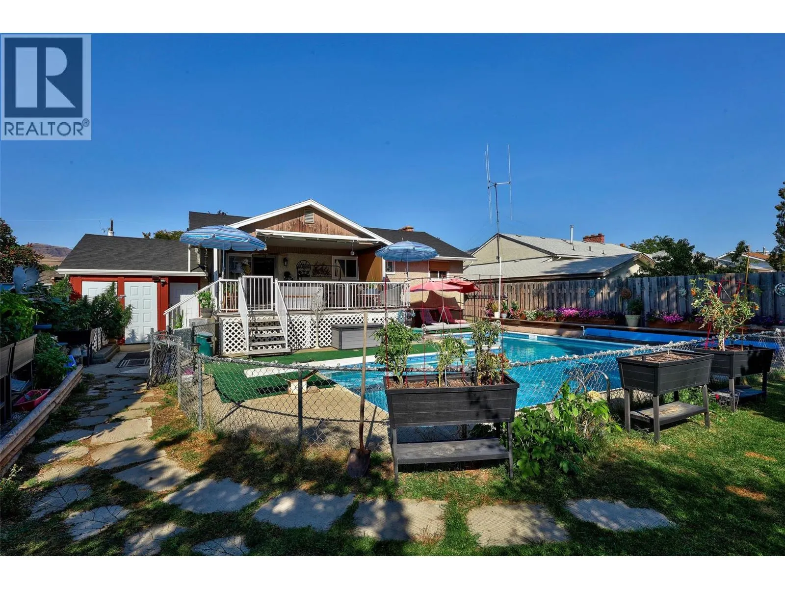 945 RENFREW Avenue
