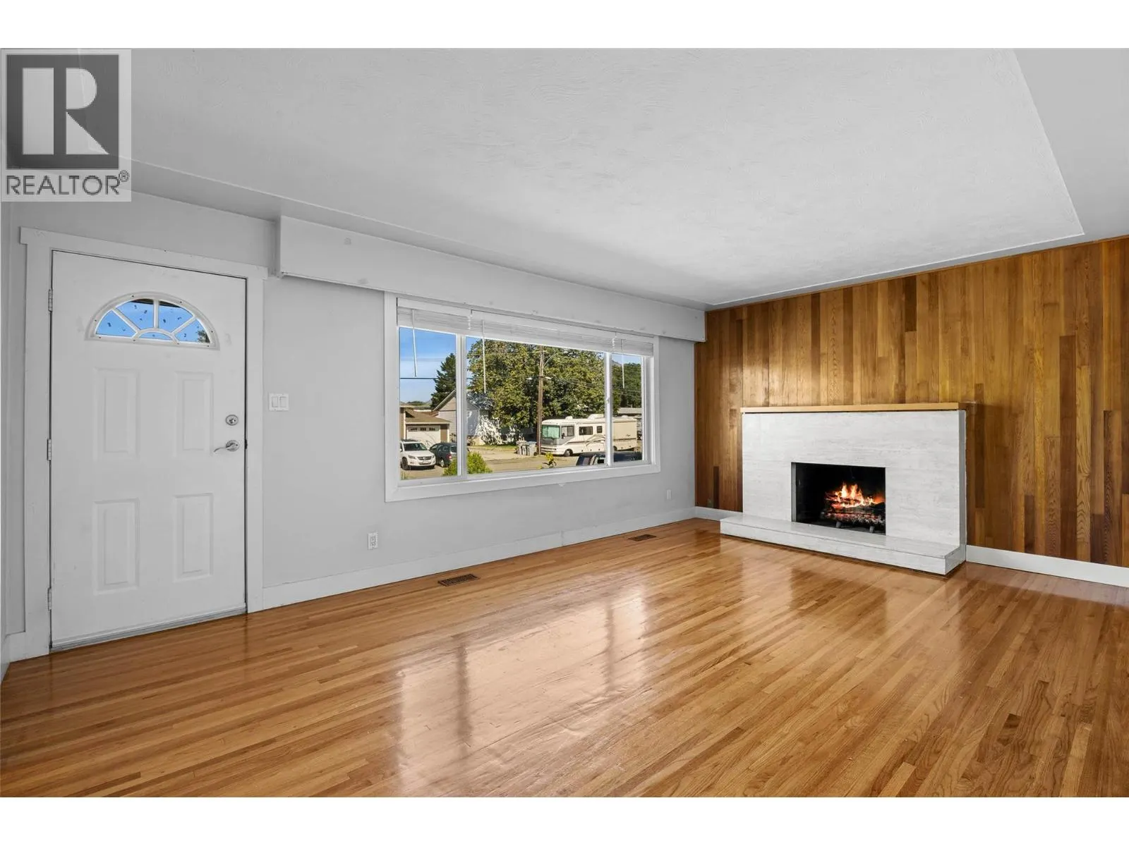 945 RENFREW Avenue
