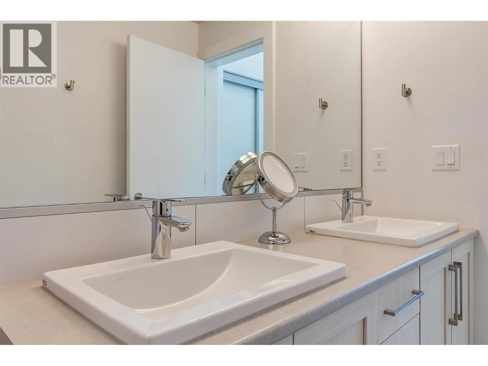 4380 Lakeshore Road Unit# 122