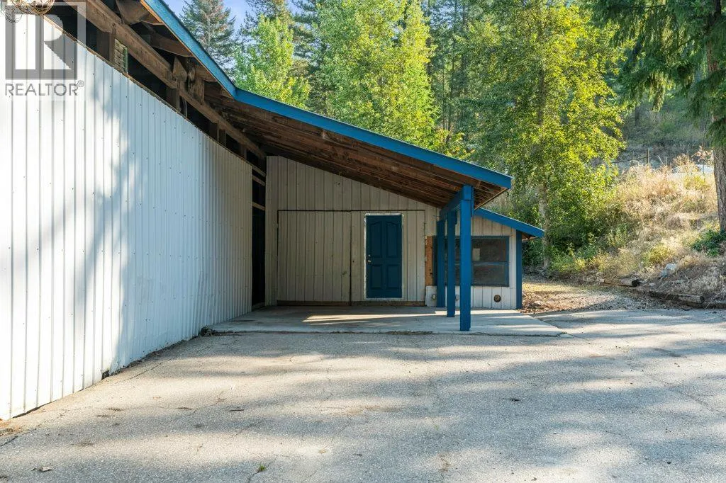 3298 Upper McLeod Road