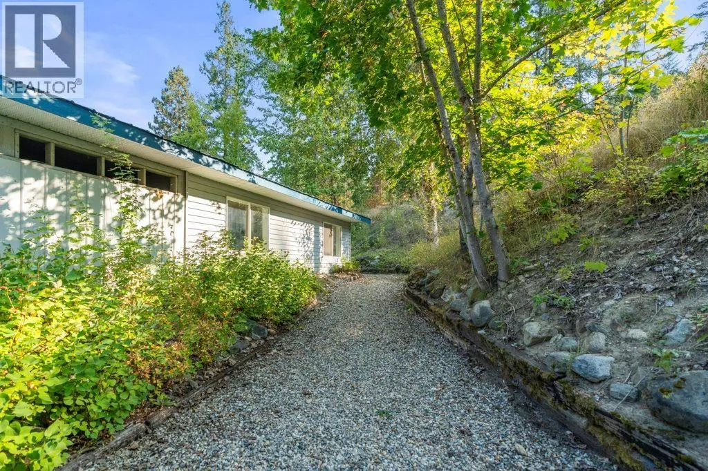 3298 Upper McLeod Road