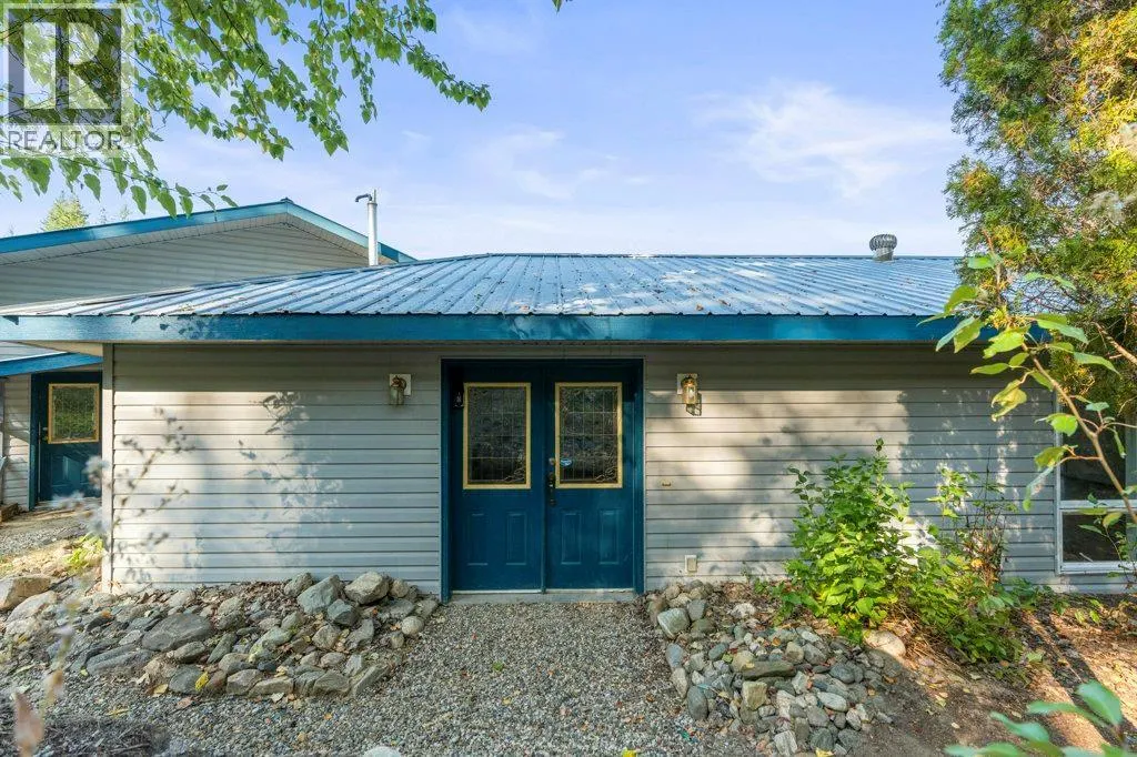 3298 Upper McLeod Road