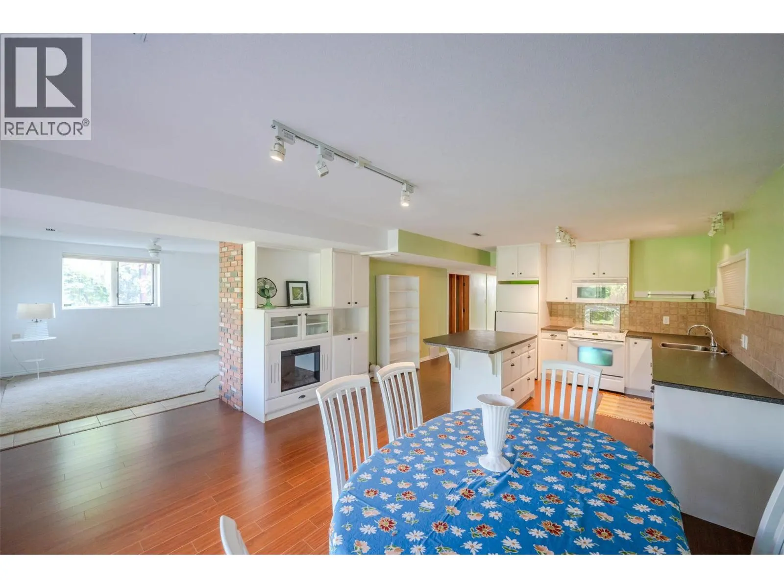 975 Heron Court