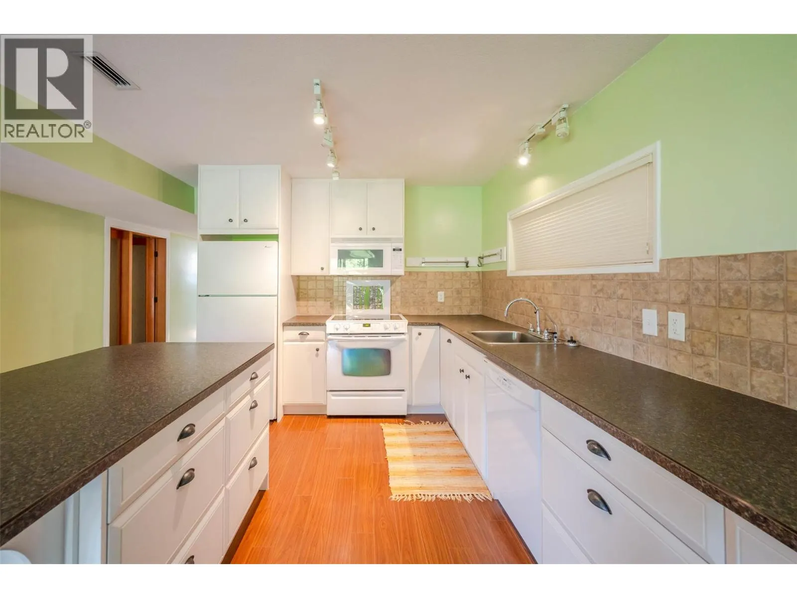 975 Heron Court