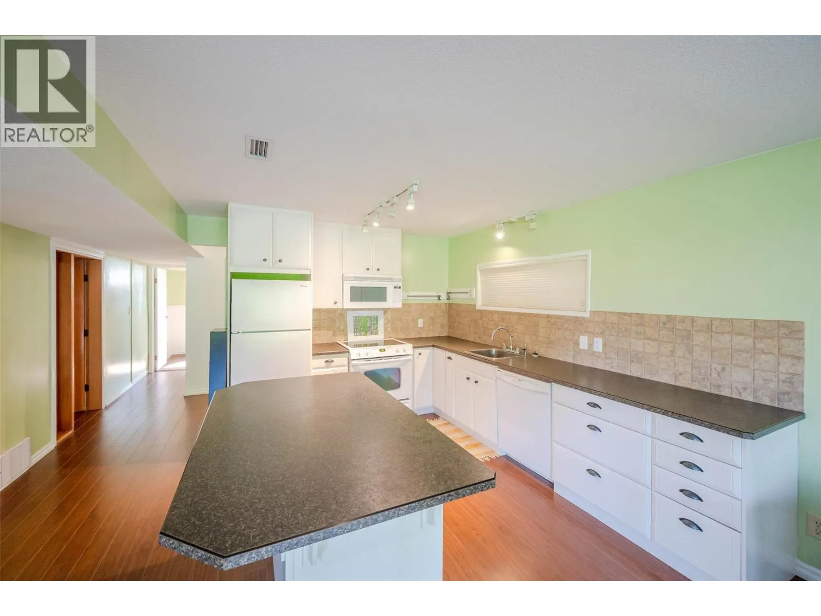 975 Heron Court