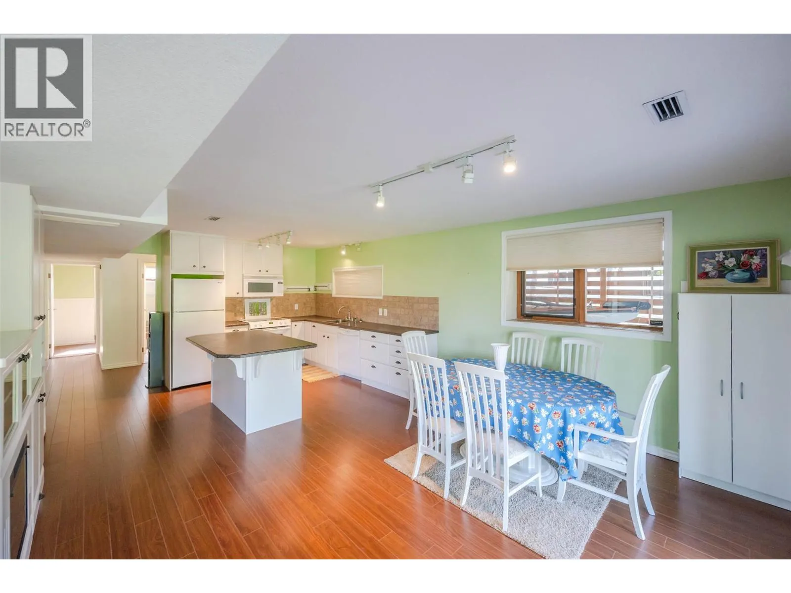 975 Heron Court