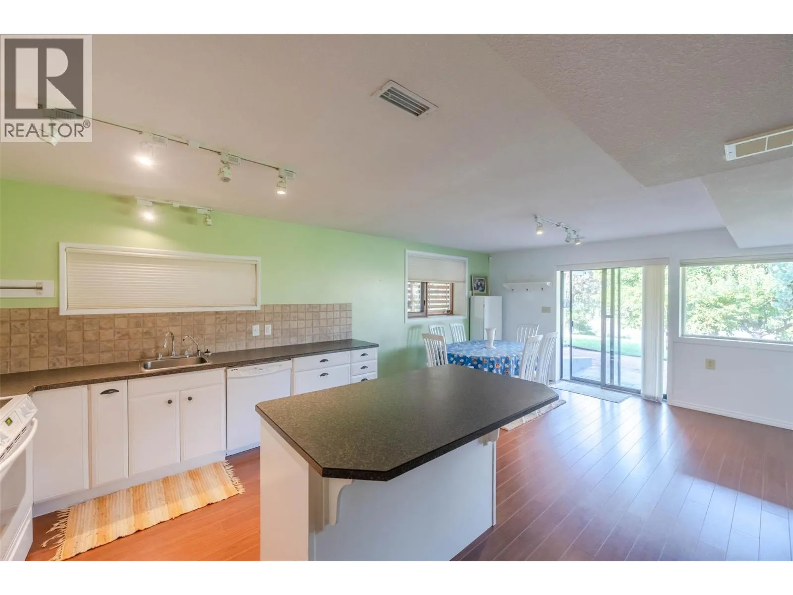 975 Heron Court