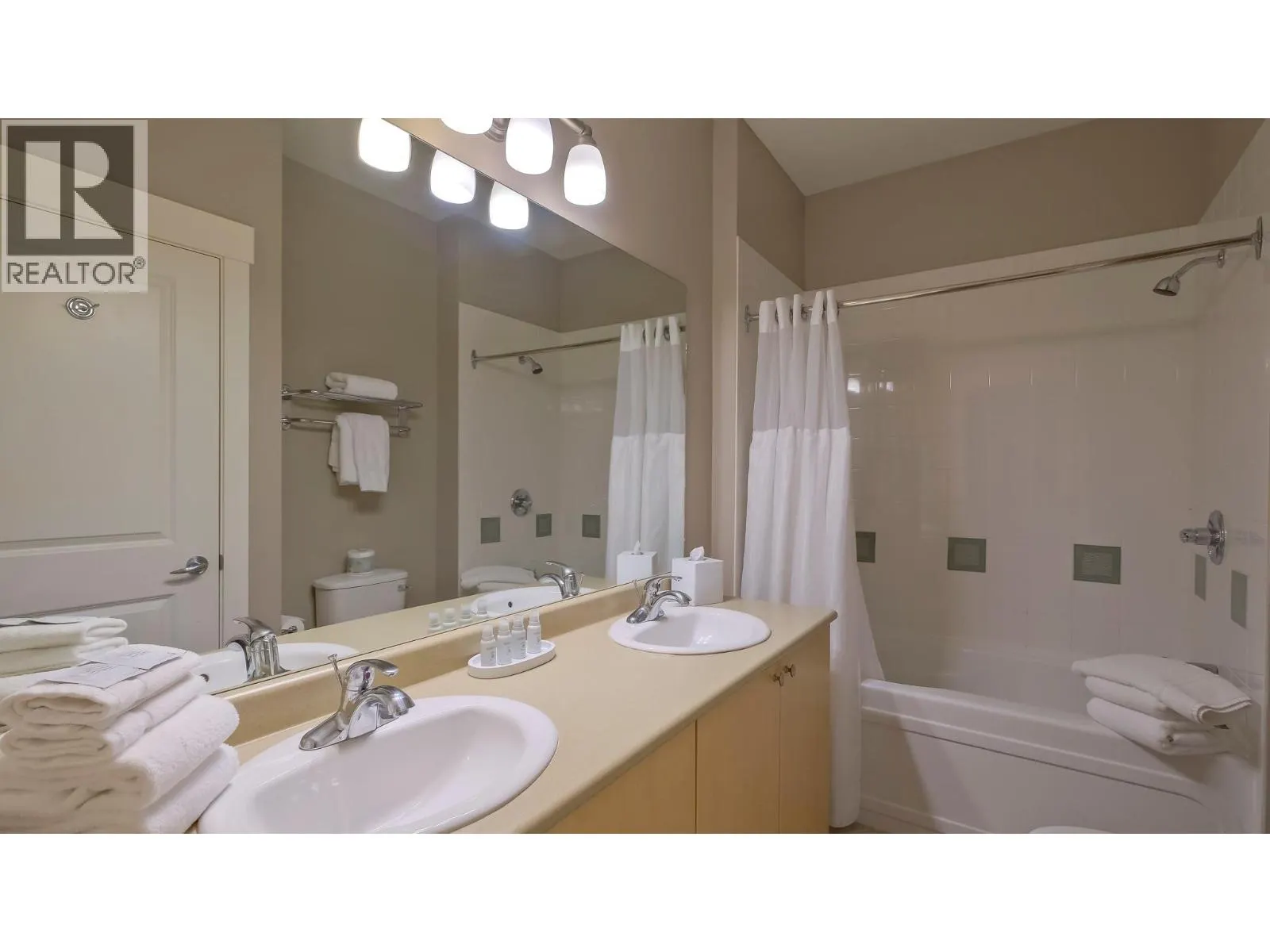 4205 Gellatly Road Unit# 304