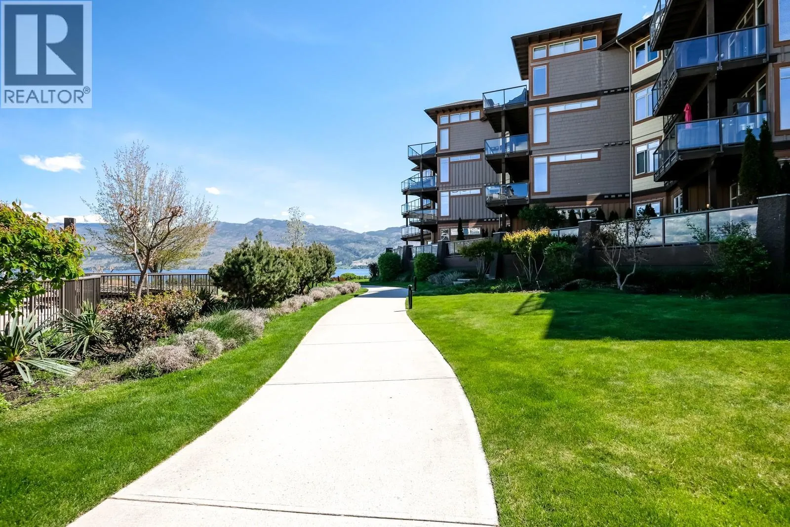 4205 Gellatly Road Unit# 304